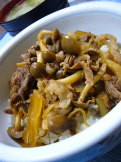 我が家の定番☆しめじ牛丼-レシピのメイン写真
