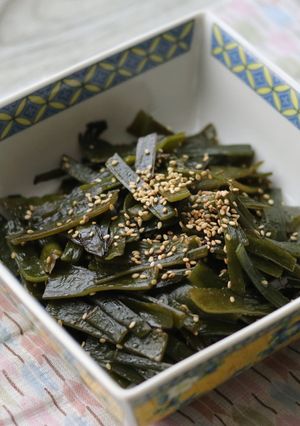 おばあちゃんの味♪茎わかめの油炒め煮-レシピのメイン写真