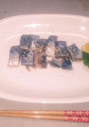 しめサバを綺麗に彩りよく盛り付けて！-レシピのメイン写真