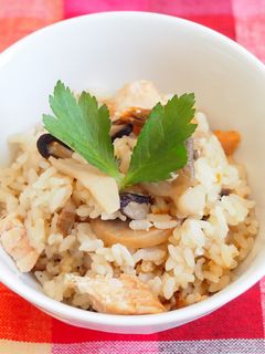 秋の味覚!鮭ときのこの炊き込みご飯-レシピのメイン写真