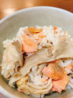 塩鮭とまいたけの炊き込みご飯-レシピのメイン写真
