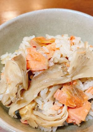 塩鮭とまいたけの炊き込みご飯-レシピのメイン写真