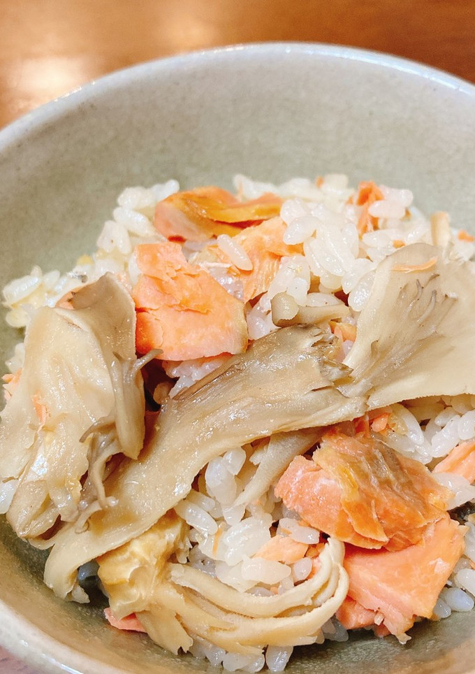 塩鮭とまいたけの炊き込みご飯-レシピのメイン写真