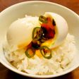 半熟卵かけご飯 ニラ魚醤醤油・青唐辛子