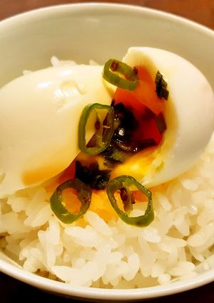 半熟卵かけご飯　ニラ魚醤醤油・青唐辛子-レシピのメイン写真