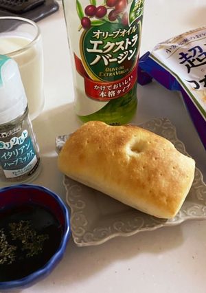 朝食はオリーブオイル＆ハーブソルト♡パン-レシピのメイン写真