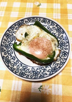 ピーマンの目玉焼き詰め-レシピのメイン写真