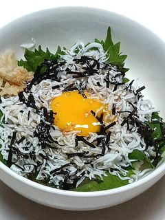 自家製ポン酢のしらす丼 烏骨鶏卵黄-レシピのメイン写真