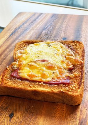 魅惑のガーリックバター甘醤油だれトースト-レシピのメイン写真