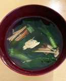 あさりと小松菜、山茶茸の吸い物