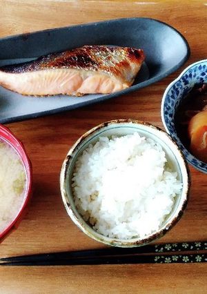 朝ごはん　鮭の塩焼き　肉じゃが-レシピのメイン写真