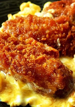 カキフライで卵とじ　酒も米も進むリメイク-レシピのメイン写真
