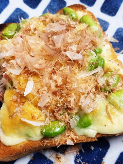 【乗せて焼くだけ】枝豆チーズトースト-レシピのメイン写真