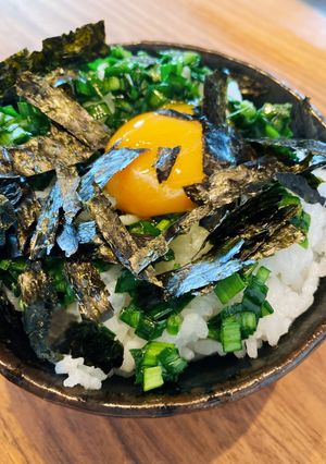 切って和えるだけ!ピリッと辛い生ニラ丼-レシピのメイン写真