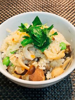 簡単!鶏とたっぷりキノコの炊き込みご飯-レシピのメイン写真