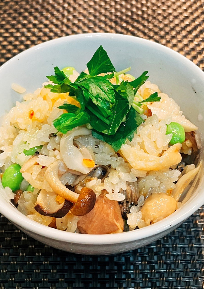 簡単！鶏とたっぷりキノコの炊き込みご飯-レシピのメイン写真
