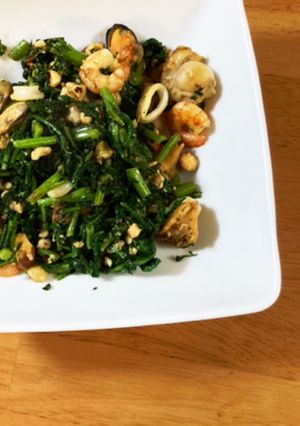 余った春菊とナッツの醤油炒め-レシピのメイン写真