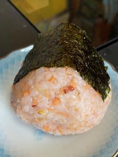簡単美味しい鮭おにぎり(^ ^)-レシピのメイン写真