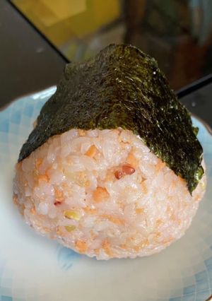 簡単美味しい鮭おにぎり(^ ^)-レシピのメイン写真