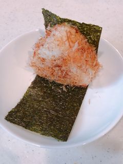 鮭フレークとおかかで、たどん風、おにぎり-レシピのメイン写真