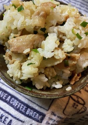 ニラと豚バラ肉だけで簡単美味しい混ぜご飯-レシピのメイン写真