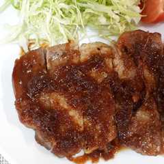 รูปของ 【ポークジンジャー】厚切り肉の生姜焼き