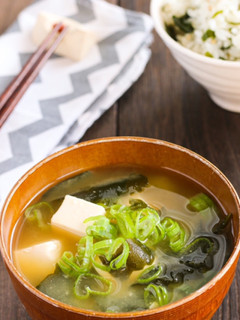 ほっと温まるっ♡わかめと豆腐の味噌汁-レシピのメイン写真