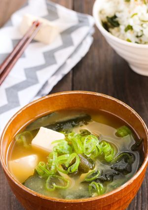 ほっと温まるっ♡わかめと豆腐の味噌汁-レシピのメイン写真