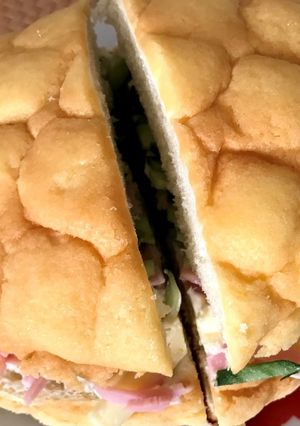 甘じょっぱいメロンパンサンドでランチ-レシピのメイン写真