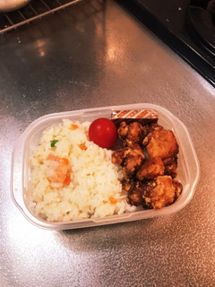 えびピラフと唐揚げのお弁当-レシピのメイン写真
