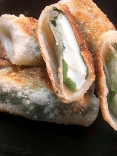 餃子の皮でチーズ春巻☆アンチョビ味-レシピのメイン写真