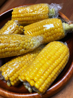 レンジで簡単ツヤツヤとうもろこし-レシピのメイン写真