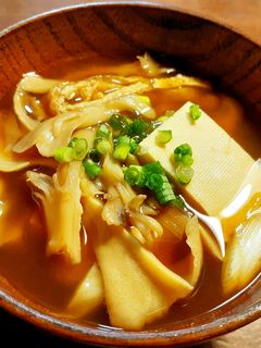 舞茸・豆腐・長葱のお味噌汁-レシピのメイン写真