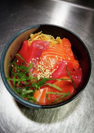 サーモン本鮪丼〜w❨(@≧↺≦@)❩ノ-レシピのメイン写真