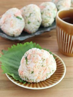 鮭と青じそのごま塩おにぎり-レシピのメイン写真