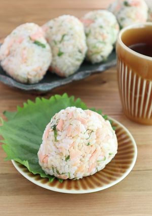 鮭と青じそのごま塩おにぎり-レシピのメイン写真