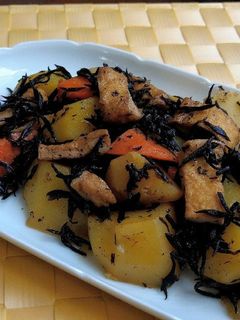 油揚げ好きの♪じゃが芋とひじきの炒め煮-レシピのメイン写真