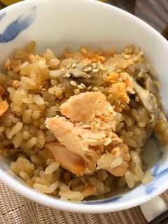 簡単◎秋鮭と舞茸の炊き込みご飯-レシピのメイン写真