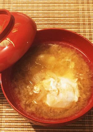 超簡単!たまねぎと落とし卵のお味噌汁✨-レシピのメイン写真
