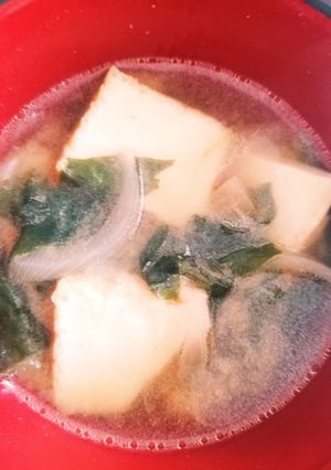 玉葱たっぷり柔らか厚揚げのお味噌汁-レシピのメイン写真