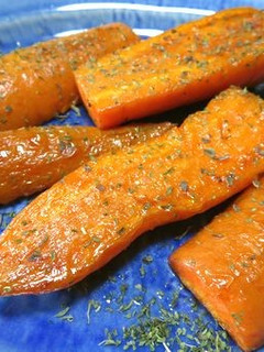 蒸し焼きにするだけ☆人参の甘~いステーキ-レシピのメイン写真