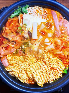 冬の韓国鍋!代用してプデチゲ作り♪-レシピのメイン写真