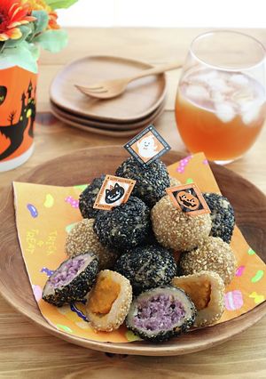 全粒粉入り♪ハロウィンカラーのごま団子-レシピのメイン写真