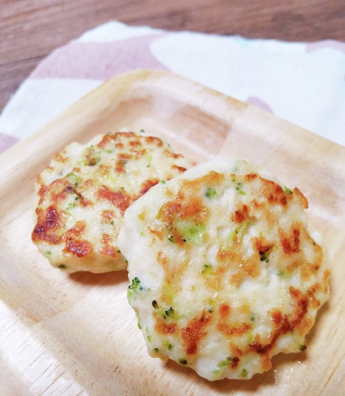 手づかみ☆ブロッコリー入り!鶏バーグ-レシピのメイン写真