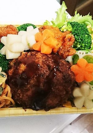 【夫婦弁当138】メンチカツと冷食唐揚げ-レシピのメイン写真
