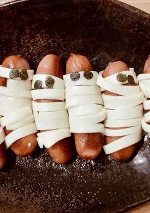 超簡単ハロウィンご飯！ウインナーミイラ-レシピのメイン写真