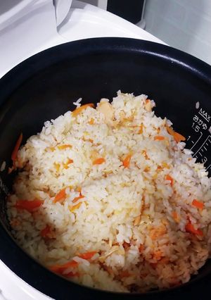 鮭の水煮缶で炊き込みご飯-レシピのメイン写真