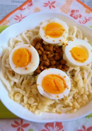 醤油うどん風冷やしうどん57～ゆで卵納豆-レシピのメイン写真
