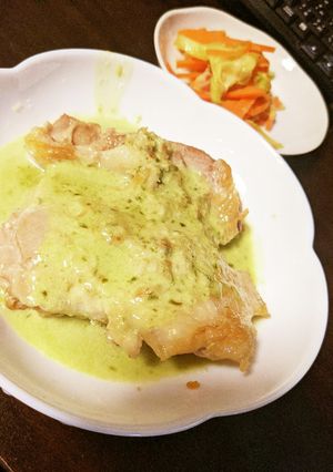 チキンステーキバジルクリームソース・QC-レシピのメイン写真