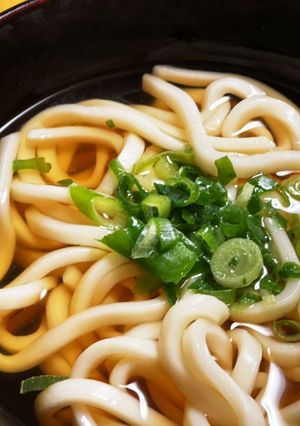 出汁の旨味際立つシンプル【かけうどん】-レシピのメイン写真